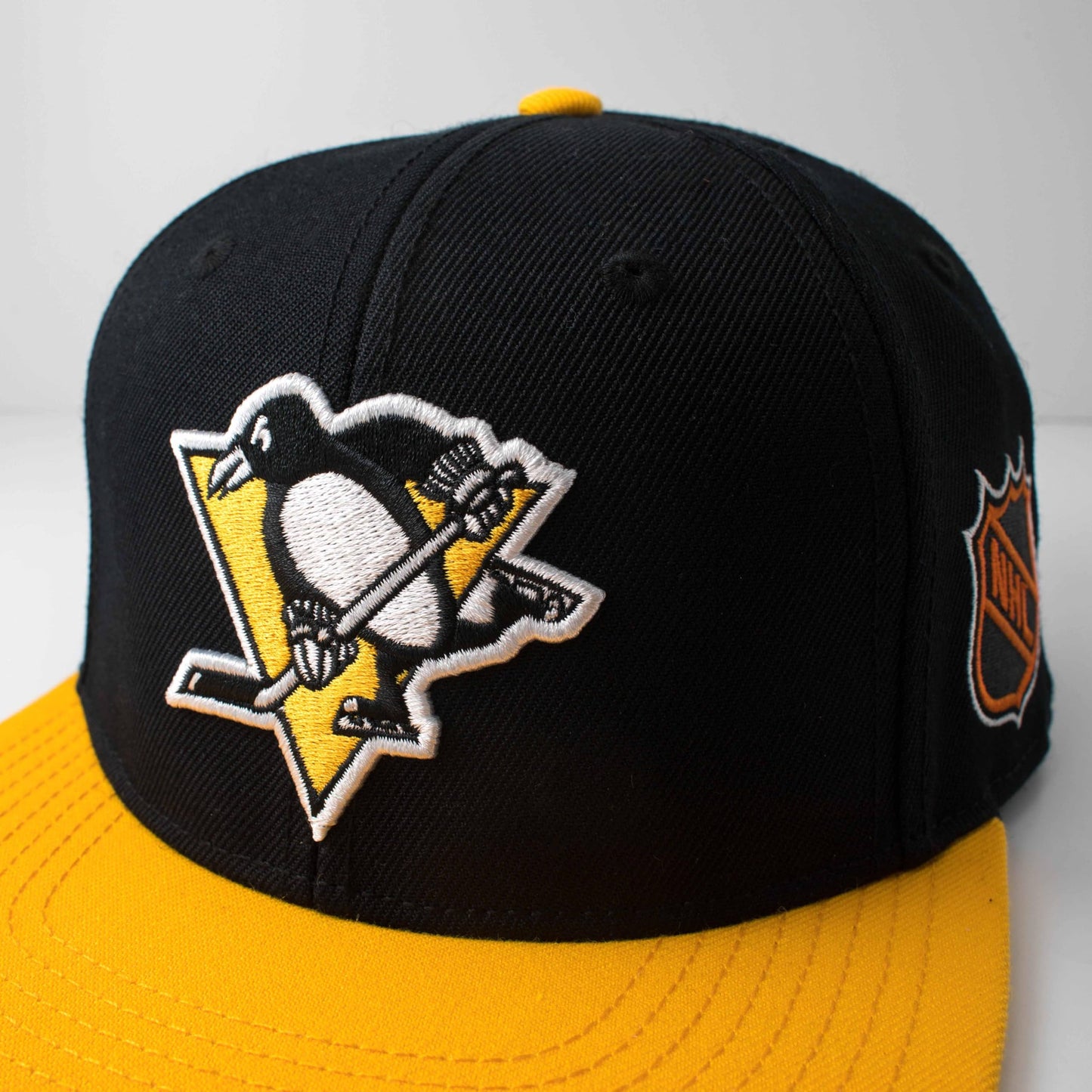 AMERICAN NEEDLE OFFICIALLLY Licensed NHL Block Letter Snapback Cap, Pittsburgh Penguins Hockey HAT, Authentic, New