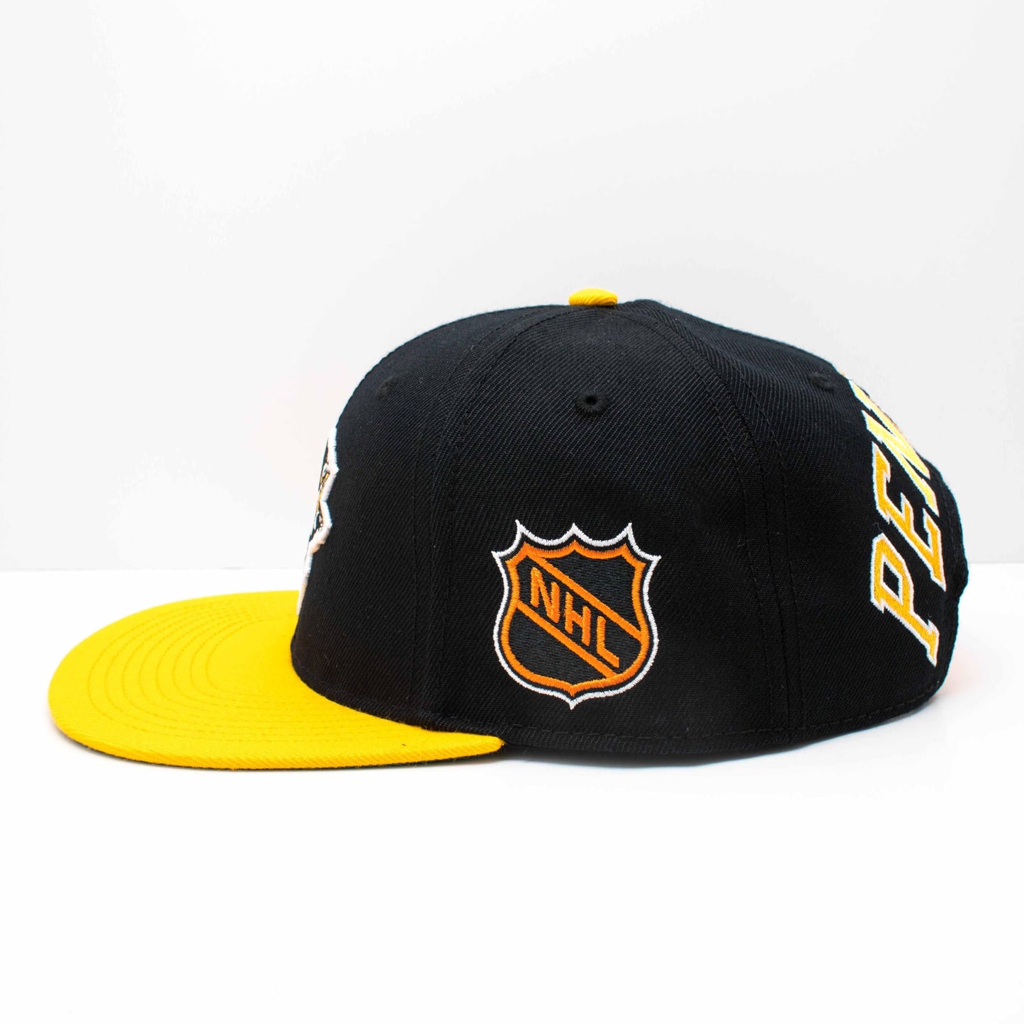 AMERICAN NEEDLE OFFICIALLLY Licensed NHL Block Letter Snapback Cap, Pittsburgh Penguins Hockey HAT, Authentic, New