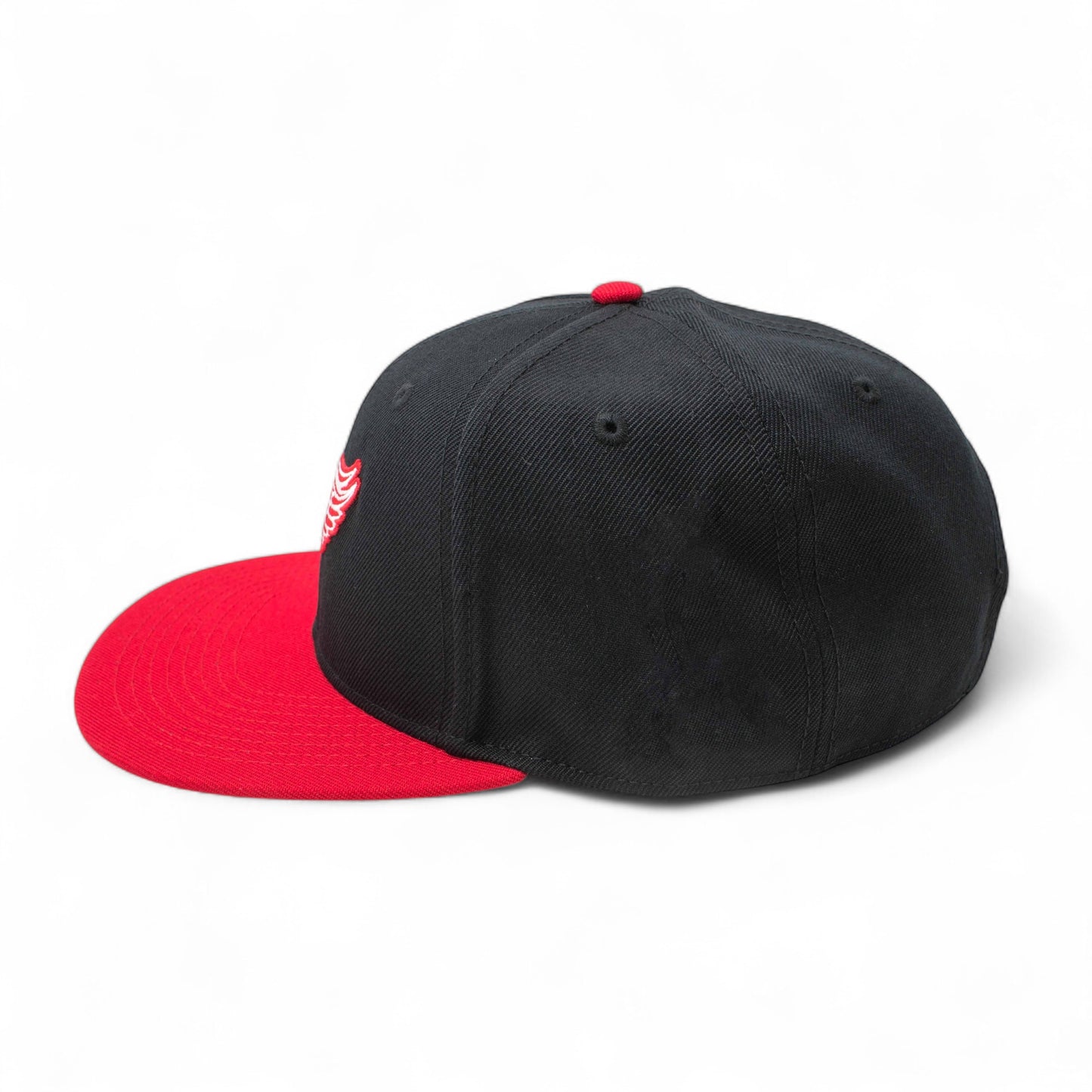 AMERICAN NEEDLE NHL 400 Series Flat Brim Cap (Adjustable, Detroit Red Wings)
