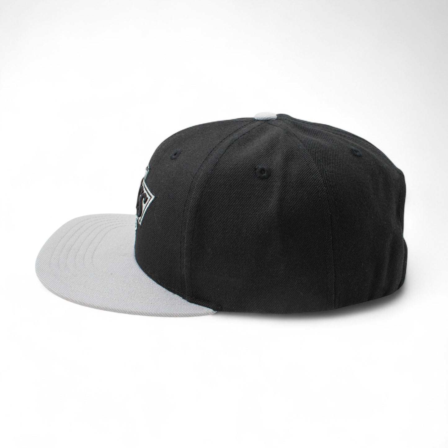 Los Angeles Kings Cap: Black/Silver Snapback Flat Bill Hat