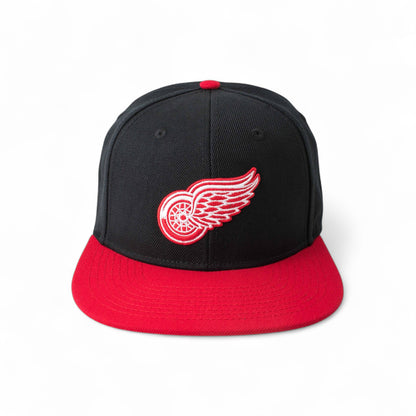 AMERICAN NEEDLE NHL 400 Series Flat Brim Cap (Adjustable, Detroit Red Wings)