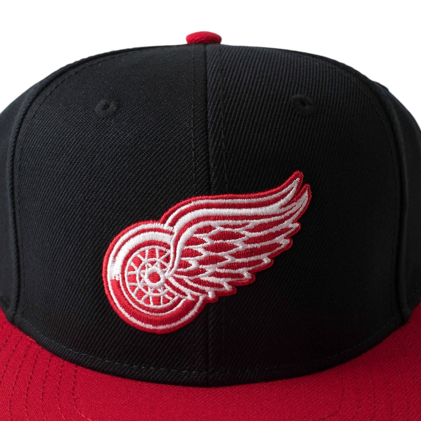 AMERICAN NEEDLE NHL 400 Series Flat Brim Cap (Adjustable, Detroit Red Wings)